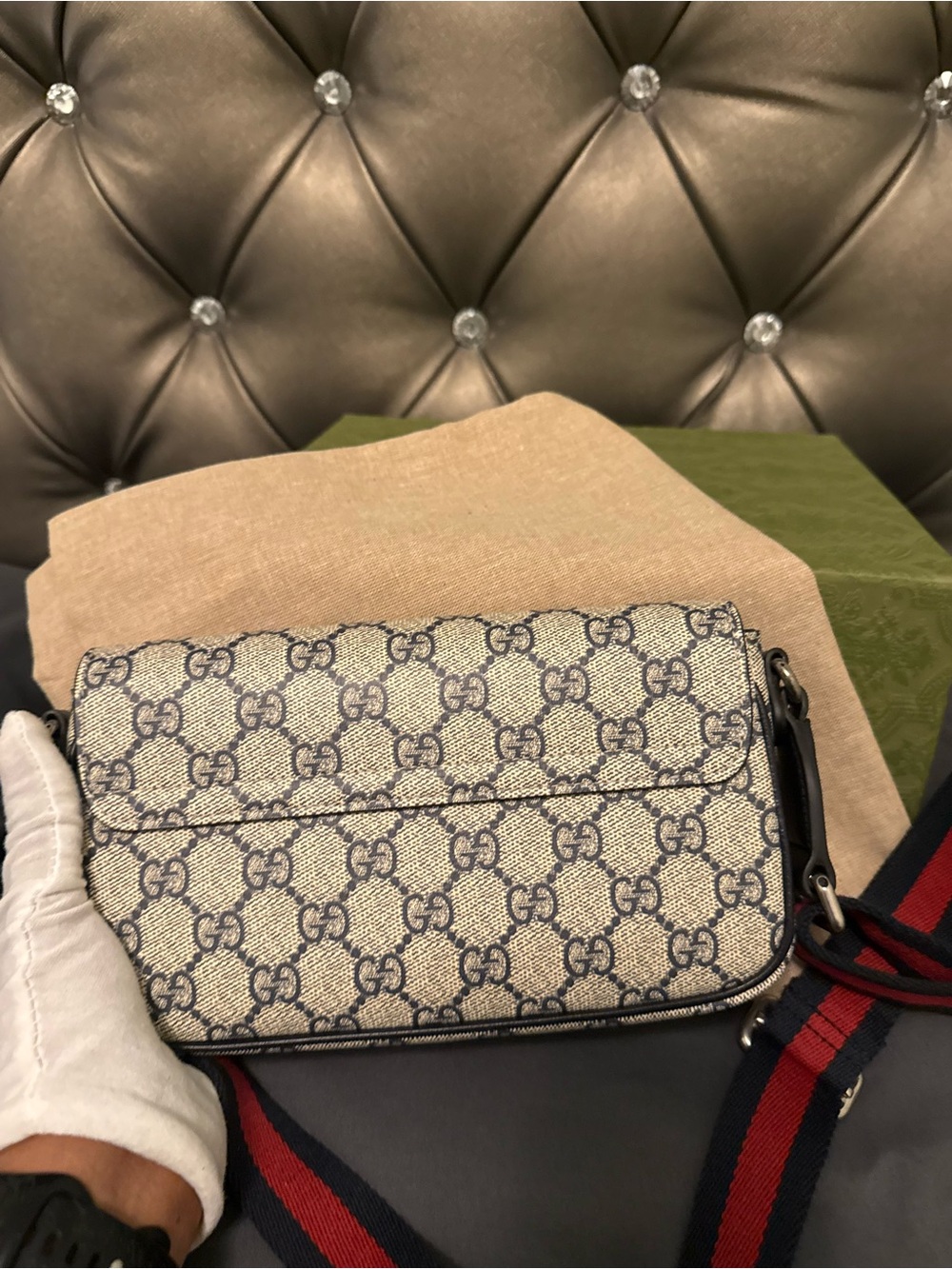 🔥Gucci Beige GG Supreme Crossbody with Navy and Red Web Strap with COA🔥 - Picture 14 of 17